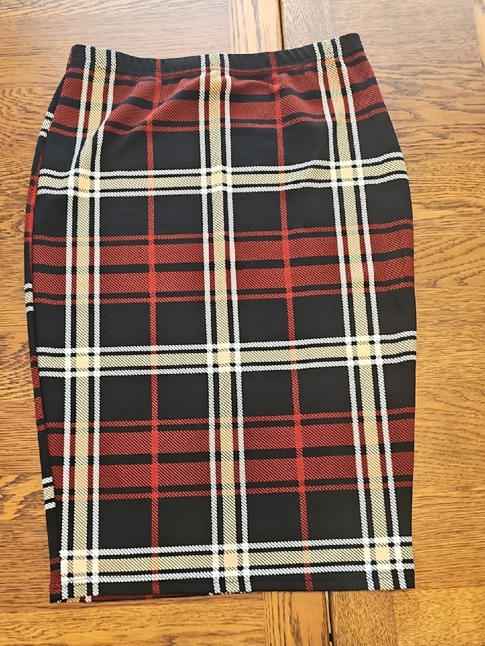 SHEIN Red and Black Plaid Pencil Skirt with Cream Accents
